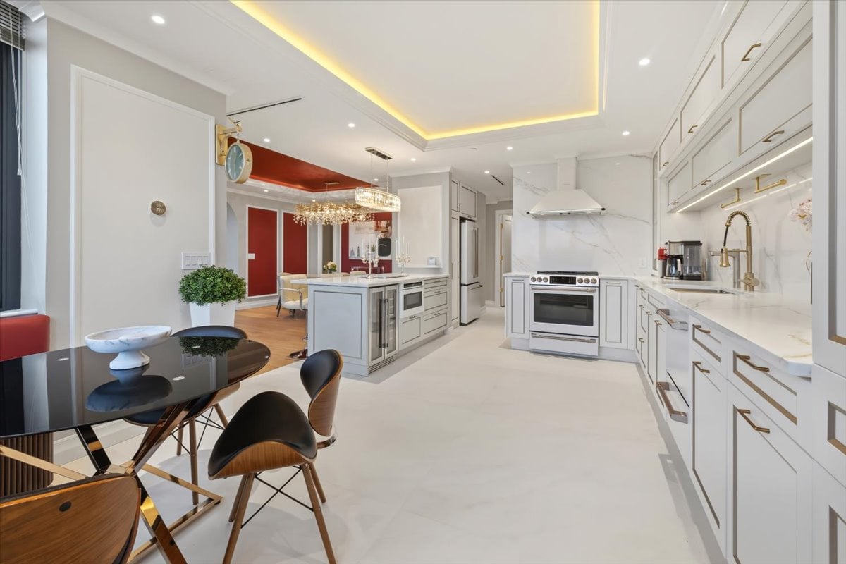 100 Carlyle Drive VG6