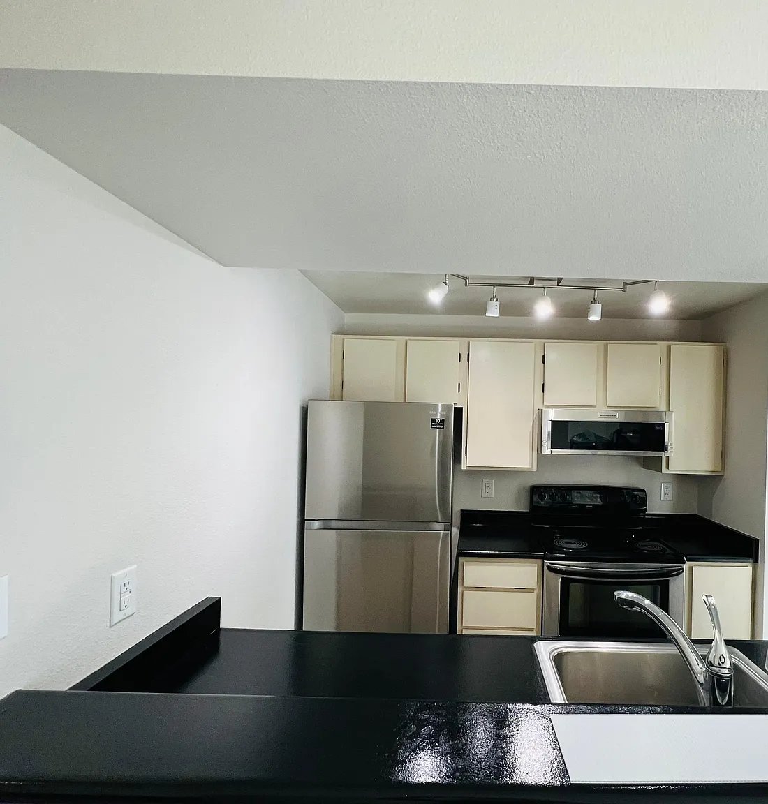 6700 NE 182nd St APT B203