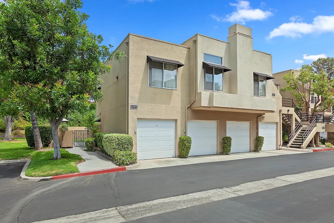 Record Sale 27971 Crimson Mission Viejo Rainbow Ridge