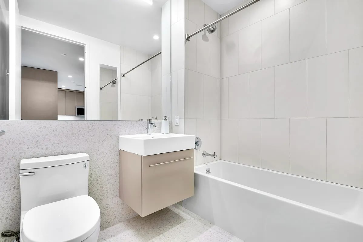 29-17 40th Avenue 711