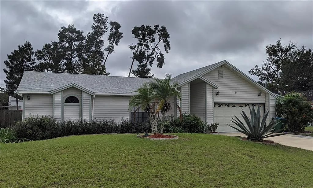 1469 THORNHILL LANE