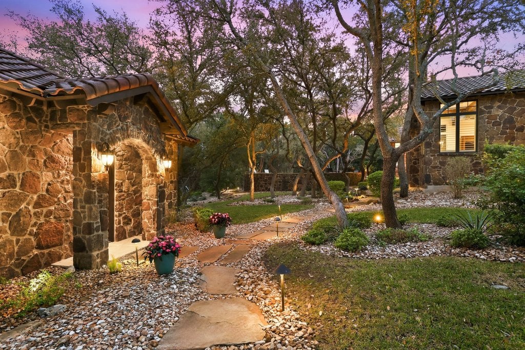 16005 Pontevedra Place