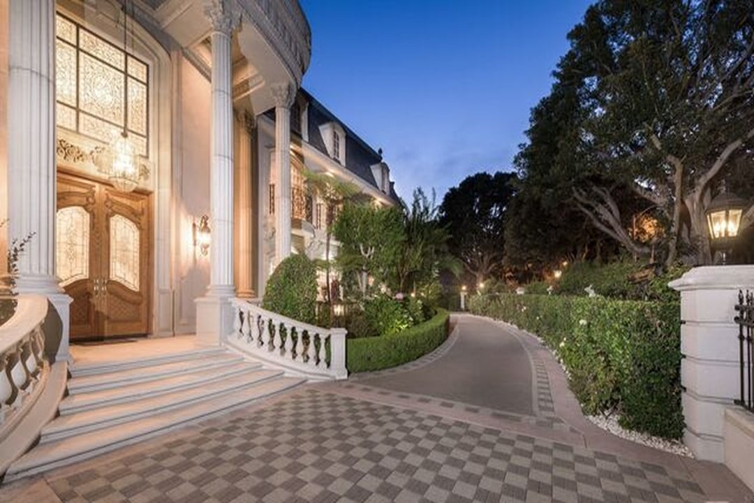 Manor Paradise