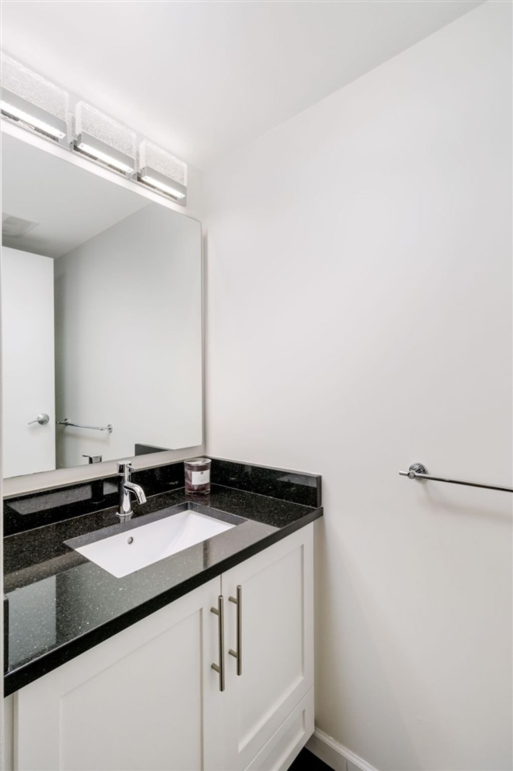 568 Rochester Ave, TH301