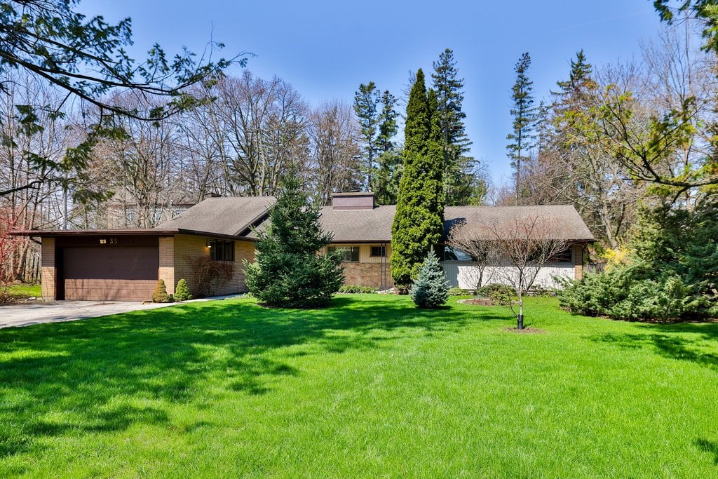 35 Hollyrood Heights Dr