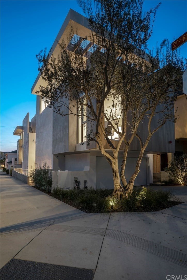131 2nd St