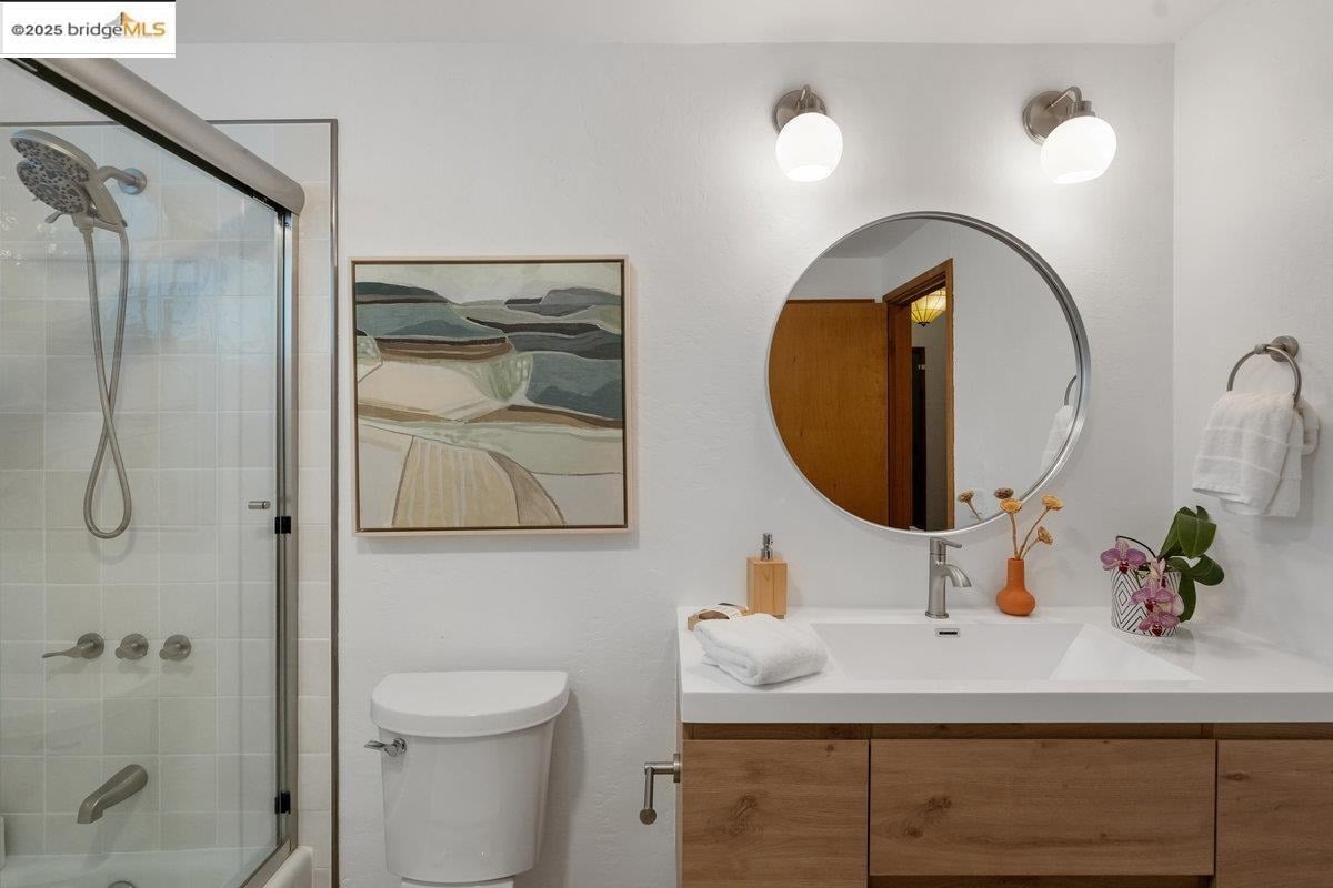 2112 Manzanita Dr