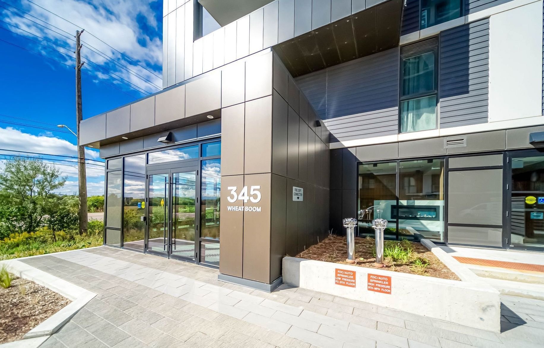 1 bed+ den in uptown core!