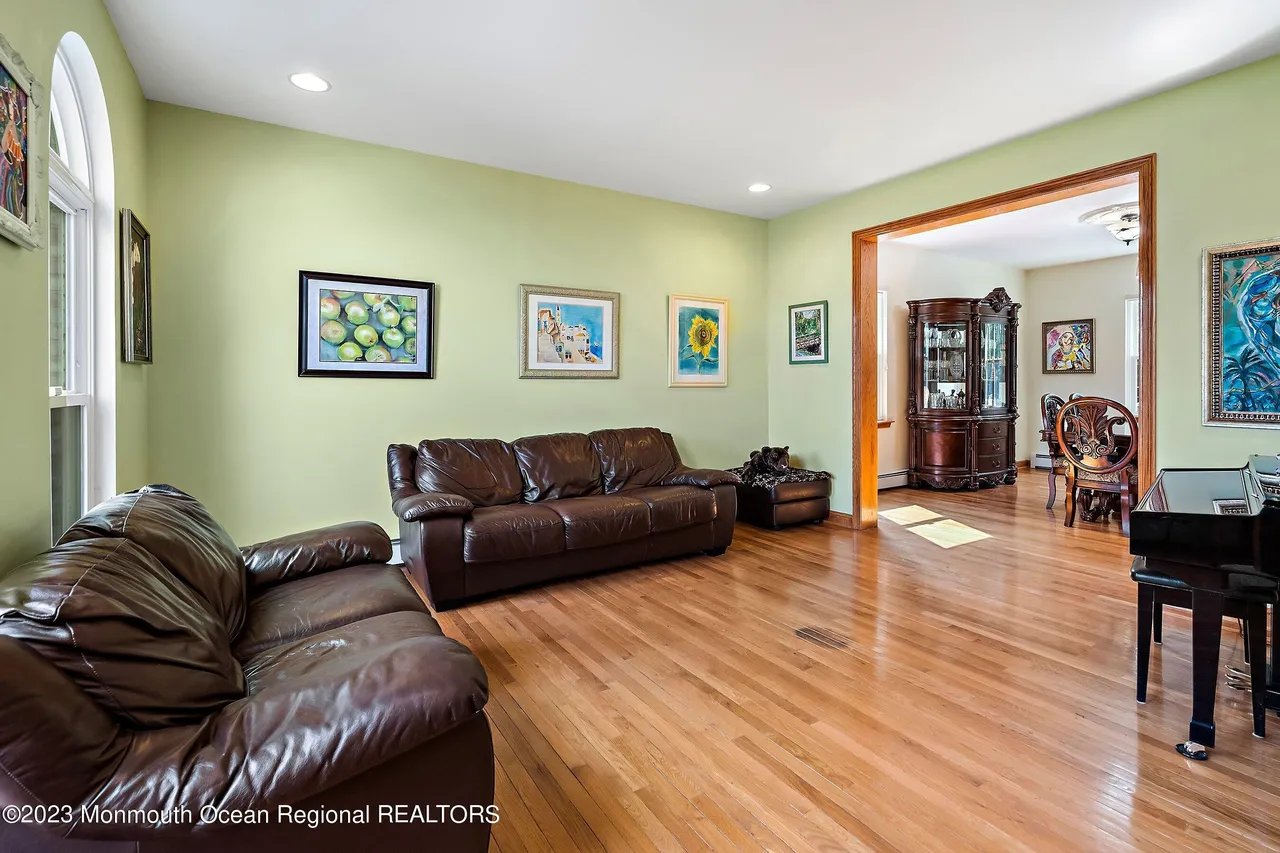 328 Autumn Hill Dr
