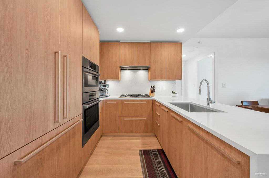 1210 E 27th St, #601