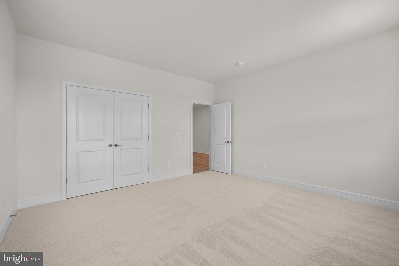 43274 Greeley Sq