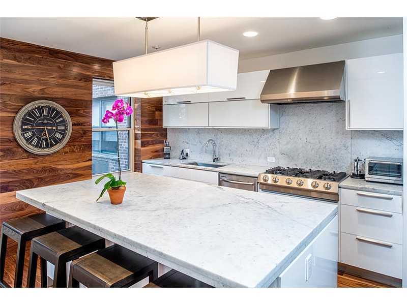25 W Elm St