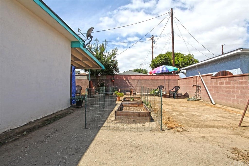 1141 W Young St
