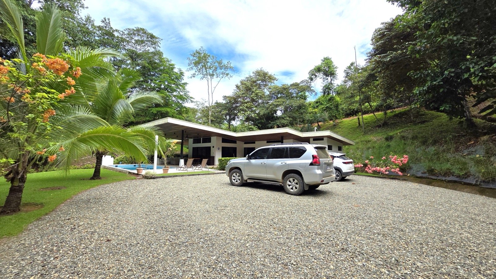 Refreshing Riverfront Retreat in Ojochal