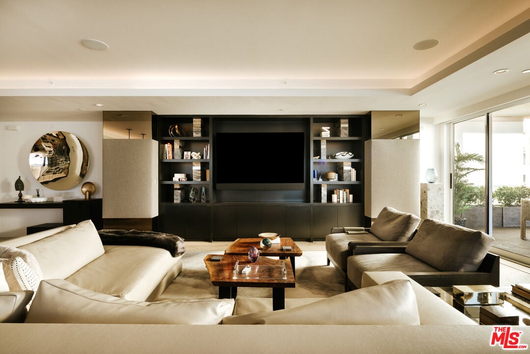 6250 Hollywood Blvd, #14A