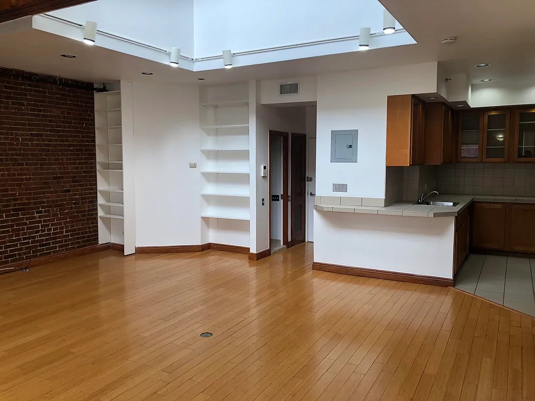 47-30 Vernon Blvd, #3R