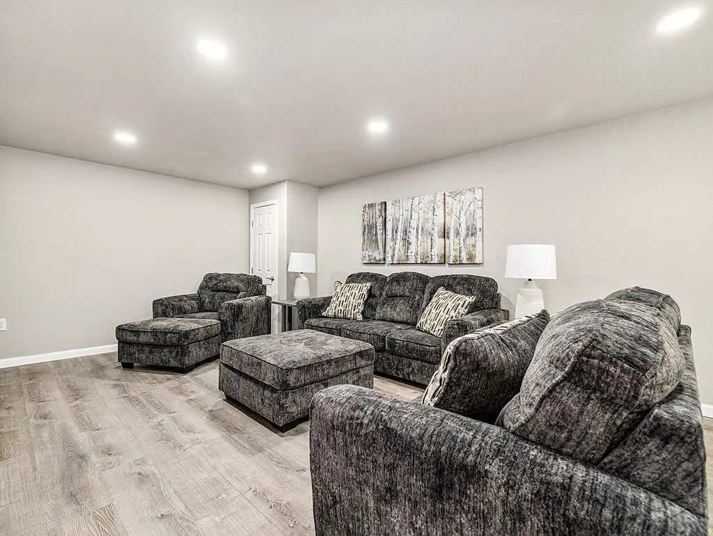 3938 Augusta Ln