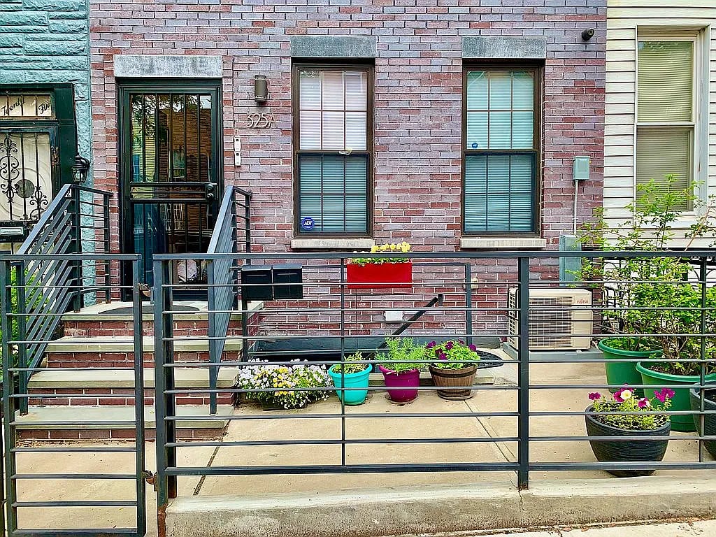 325A 21st St