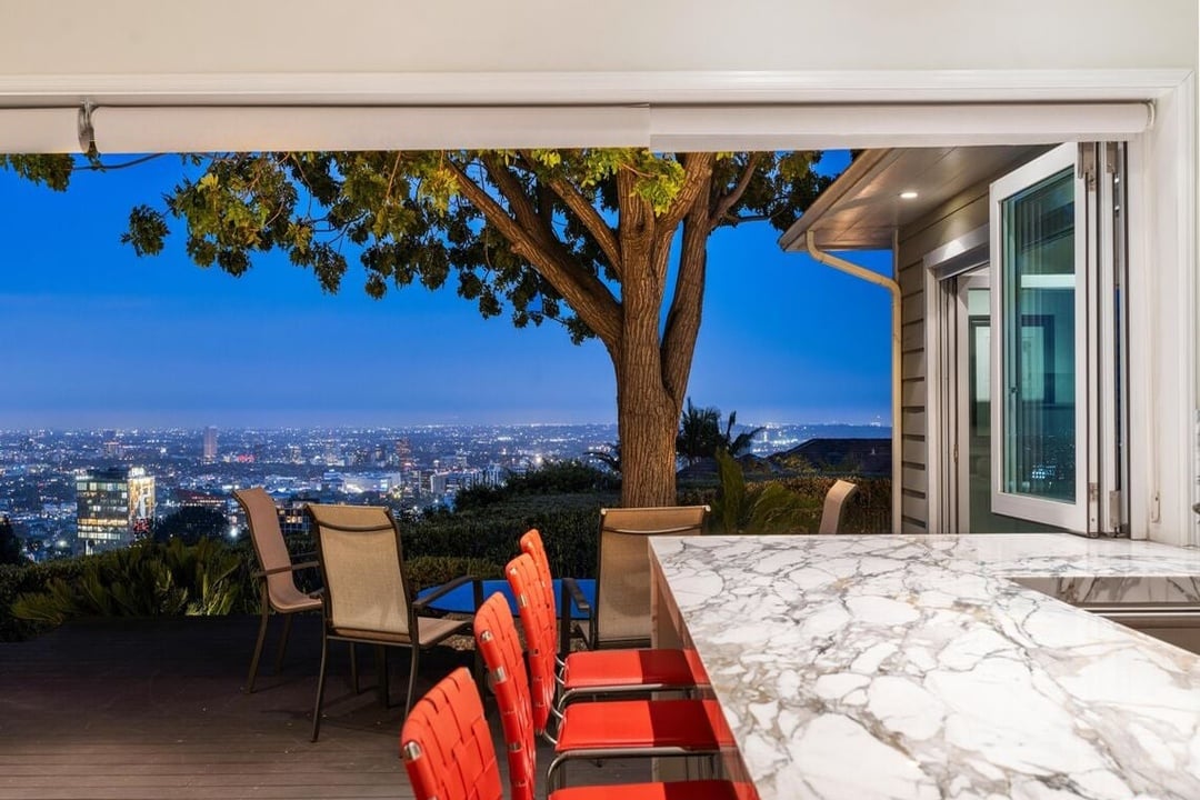 Sierra Mar Dr, 90069