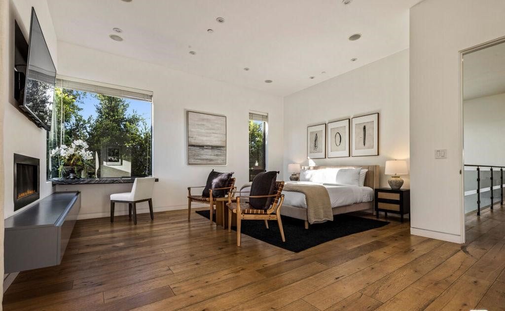 N Edinburgh Avenue, 90048