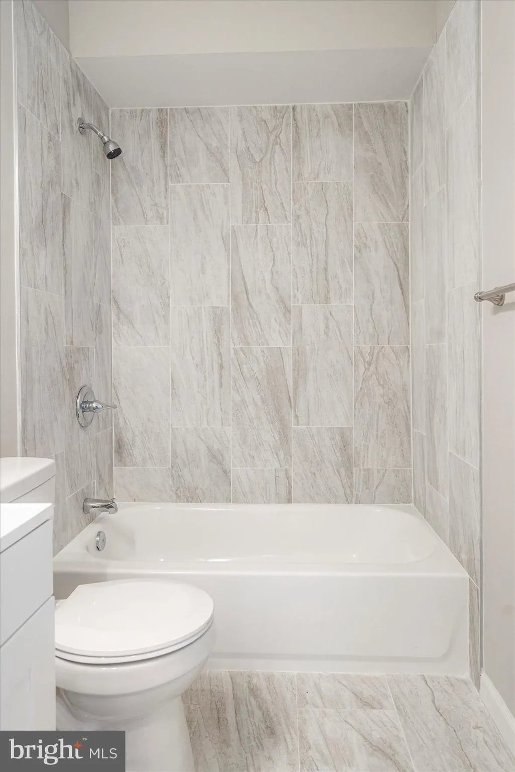 2725 E. Strathmore Ave