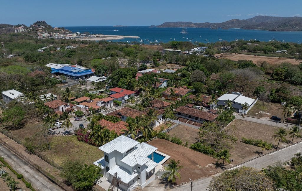 Luxury Ocean-View Home in Altos de Flamingo2