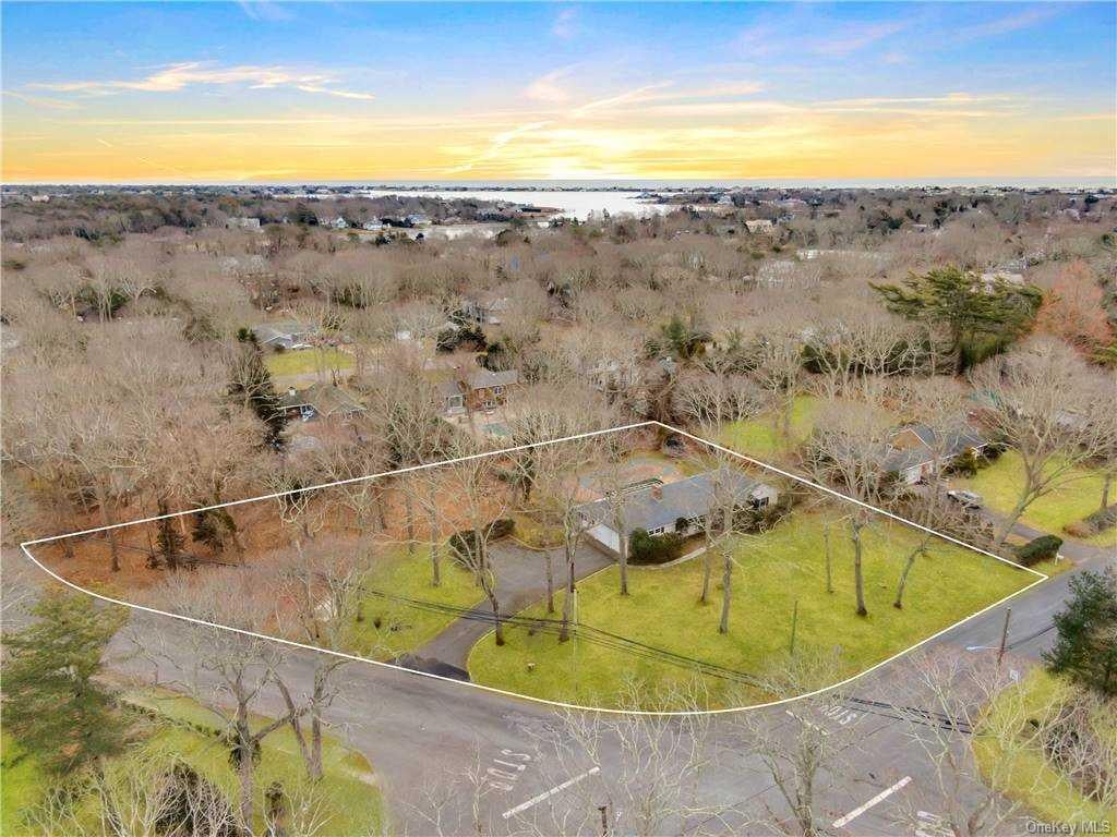82 Beach Rd