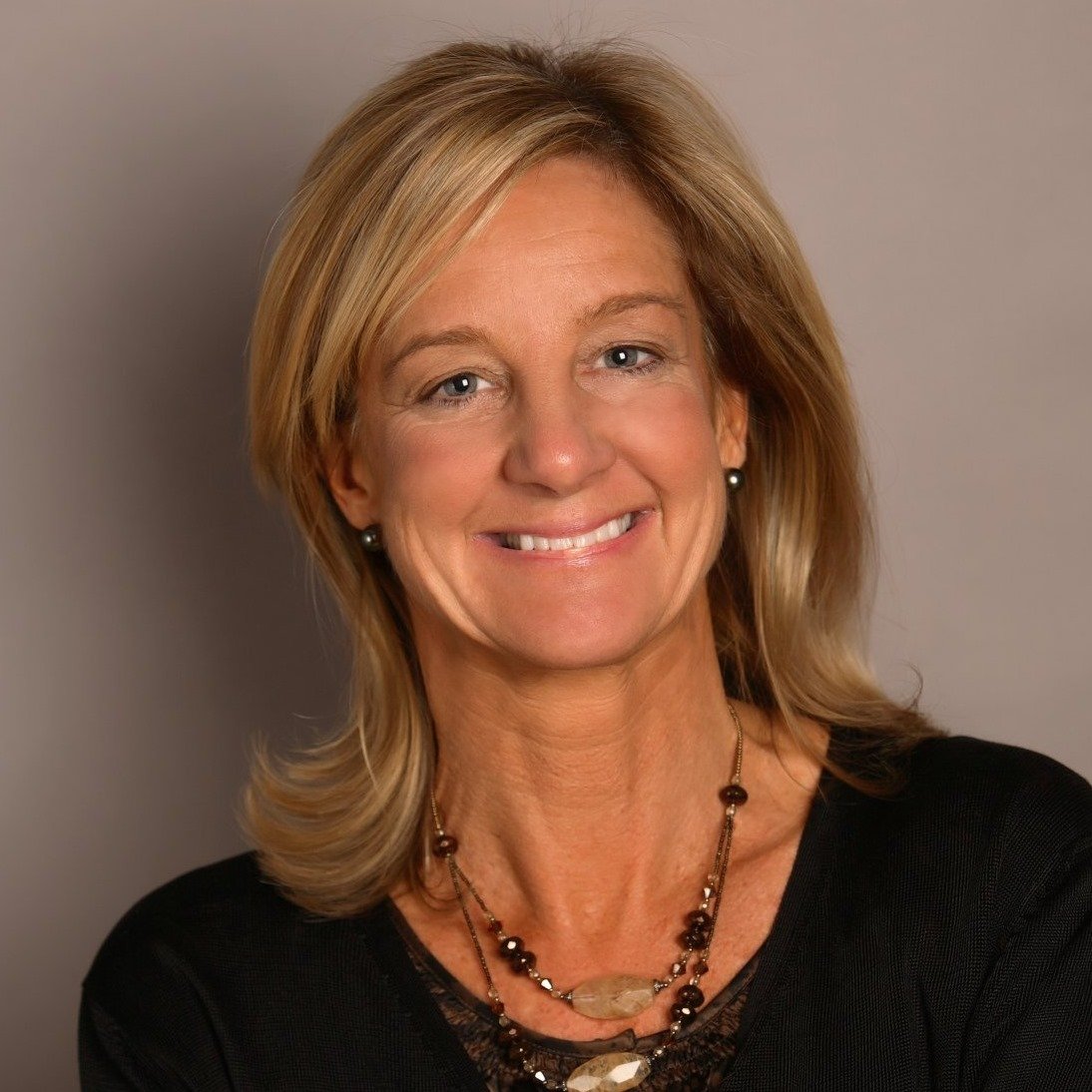 Betsy Coughlan Kennebunk, ME Real Estate Agent Headshot