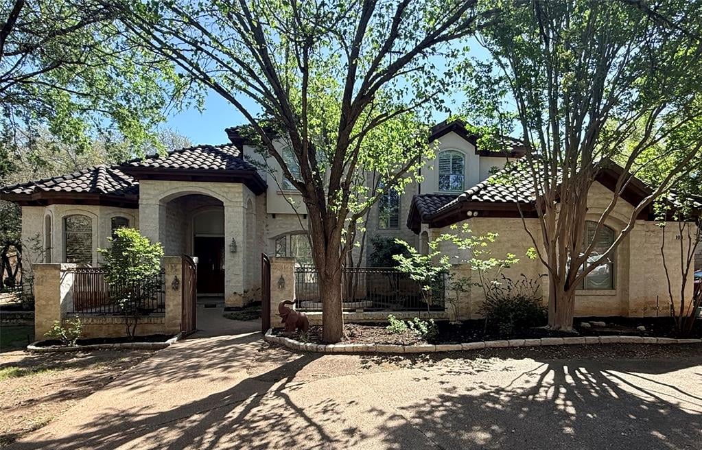 106 Lakeway Hills Cove
