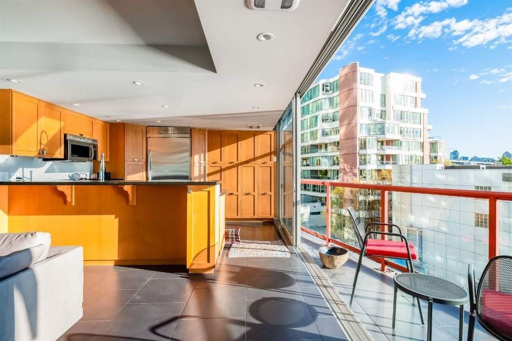 990 Beach Ave, #310