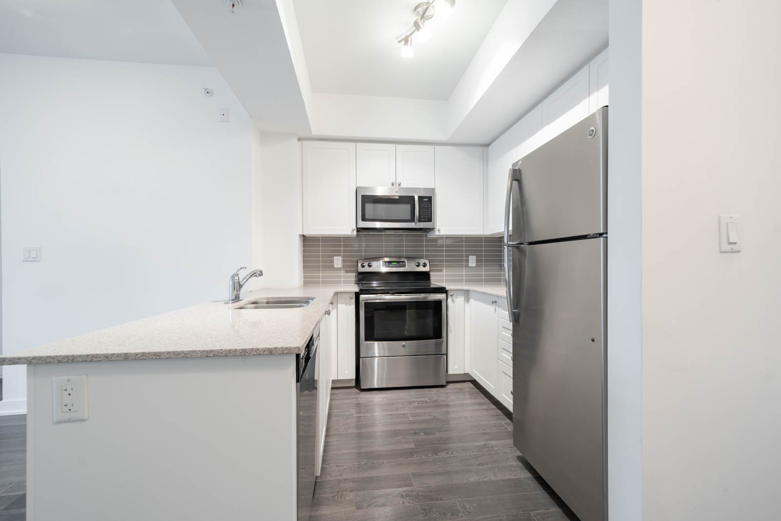 424-3560 St Clair Ave E
