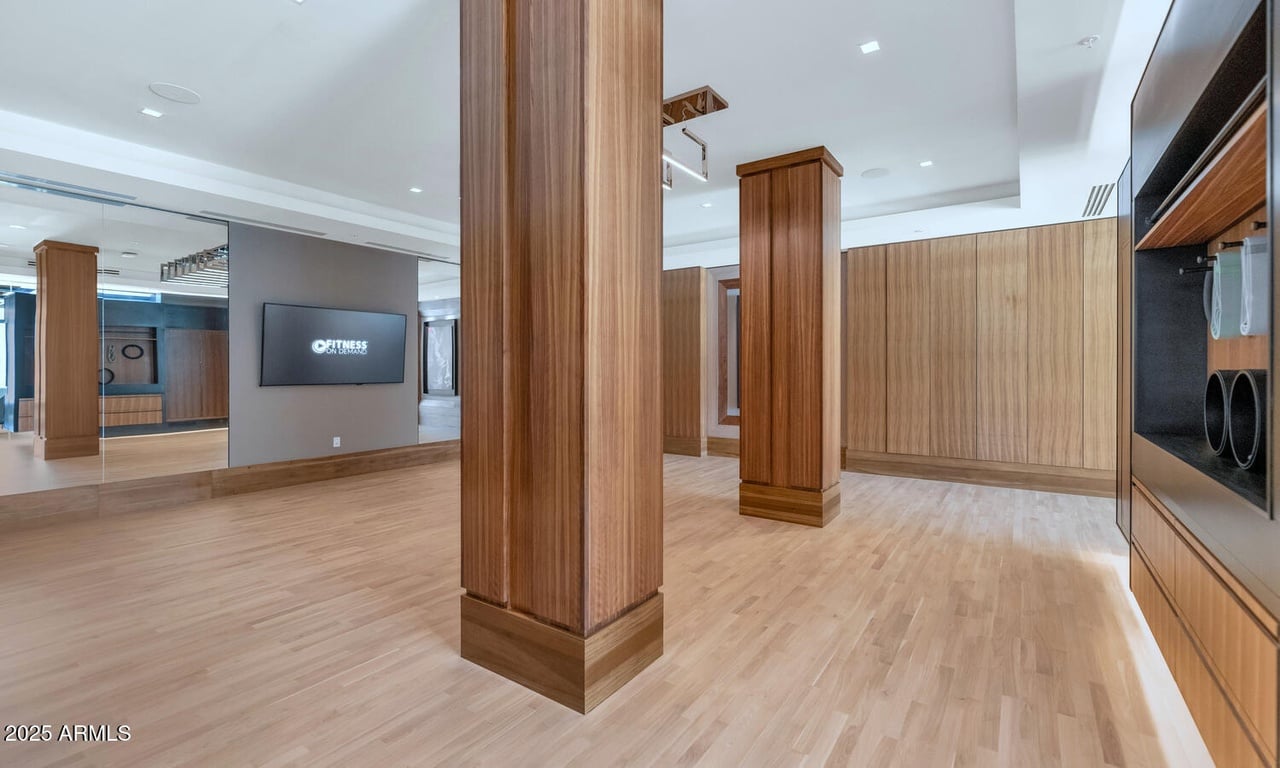 6587 N Palmeraie Blvd, #2007