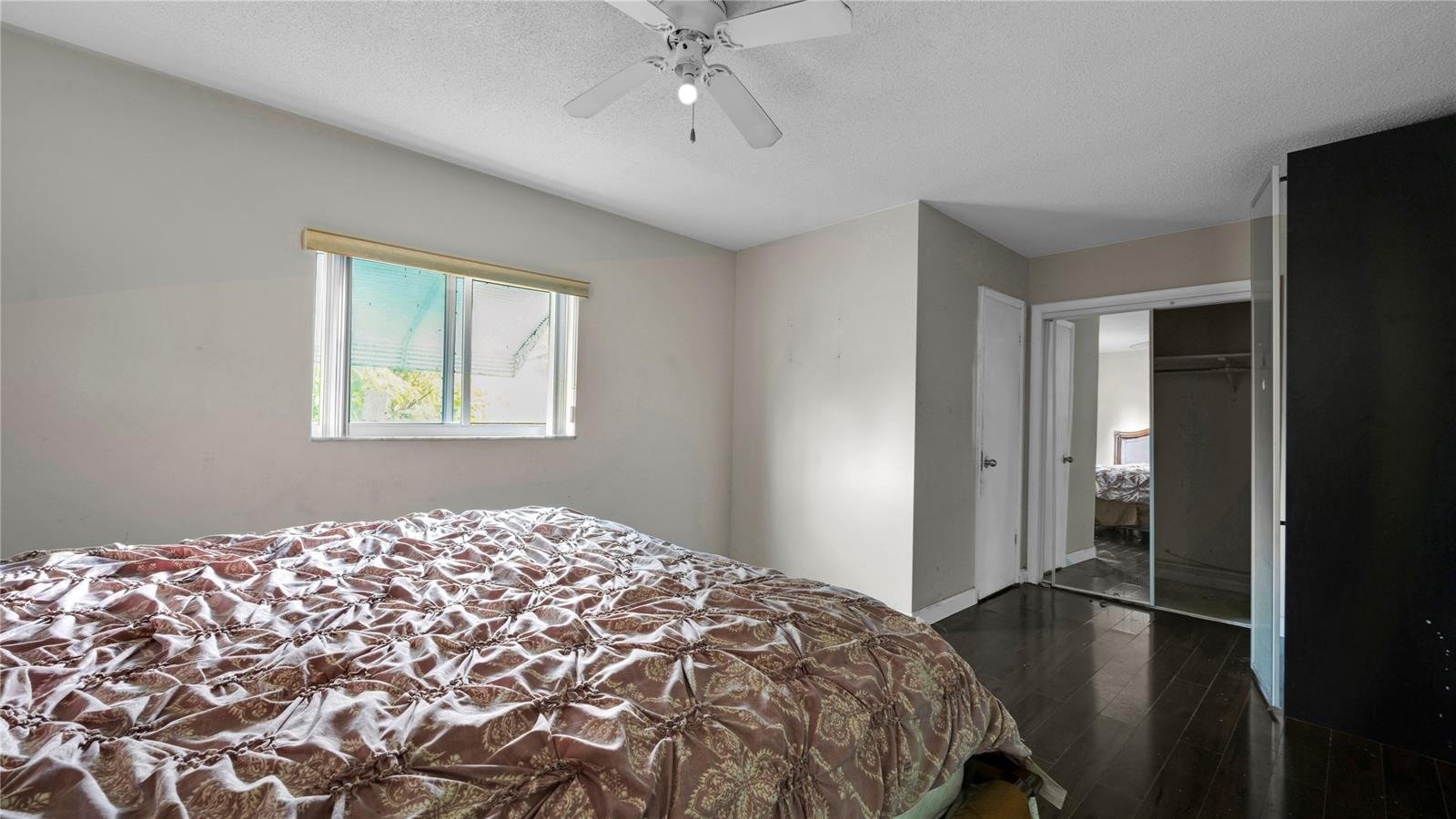 3700 NW 25th St