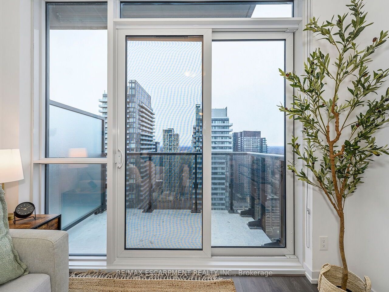 BEGINNER LUXURY IN MIDTOWN 