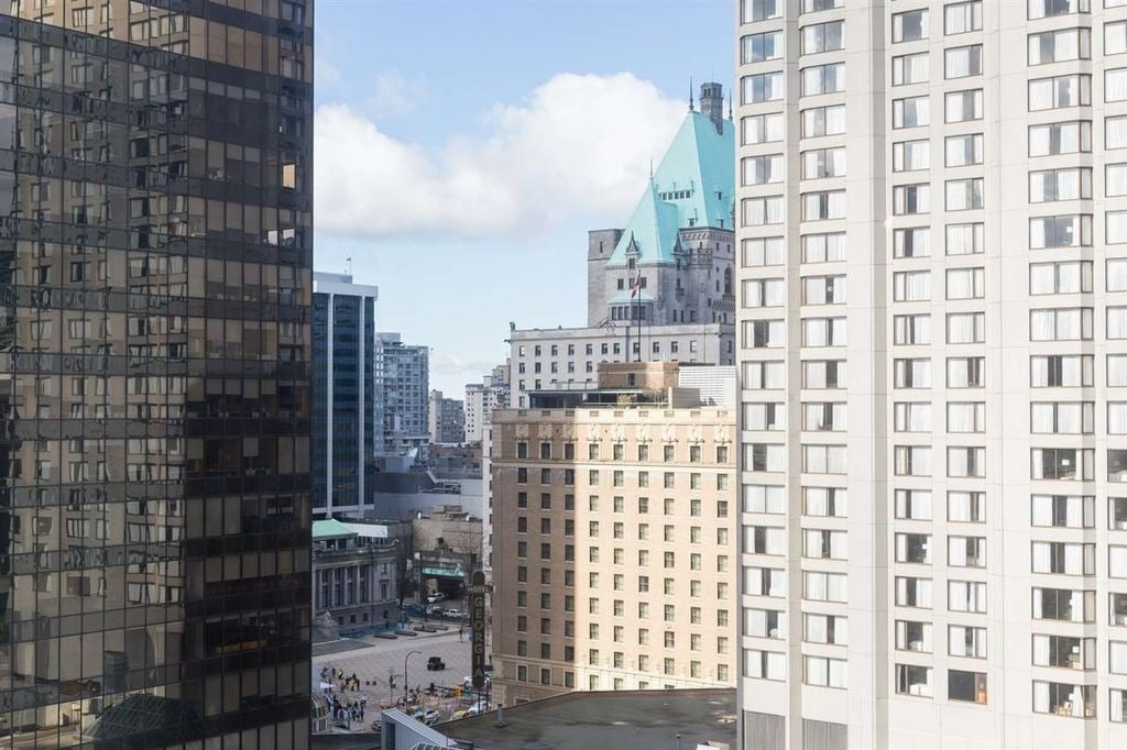 610 Granville St, #1403