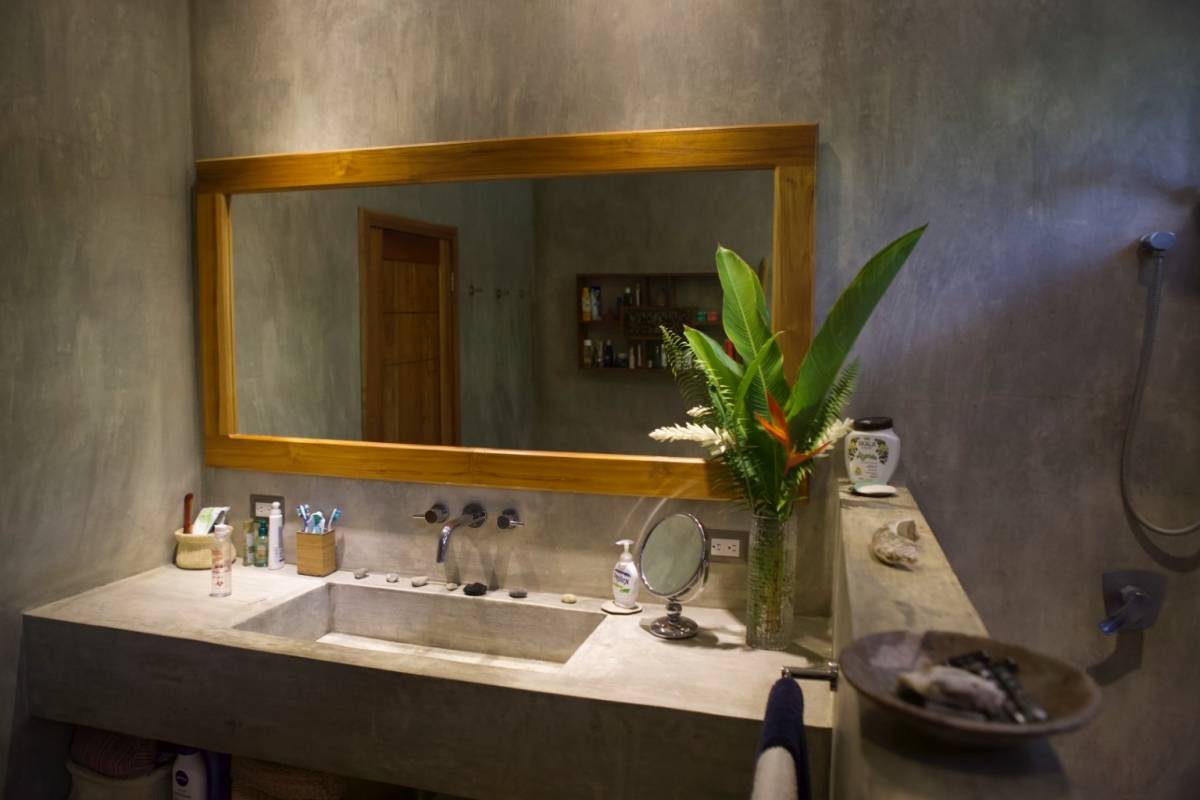Terra Lodge - Income producing property with two apartments, swimming pool and 1 bedroom home.