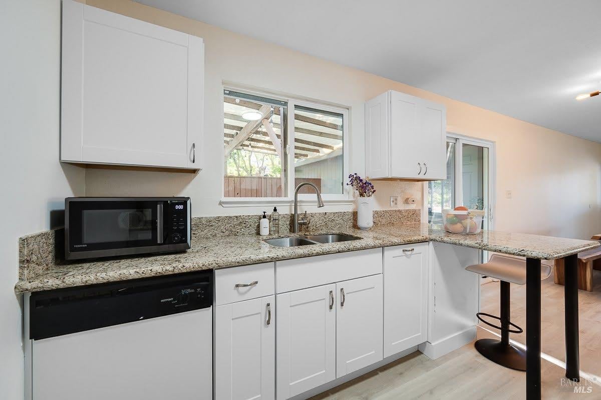 725 Lytton Station