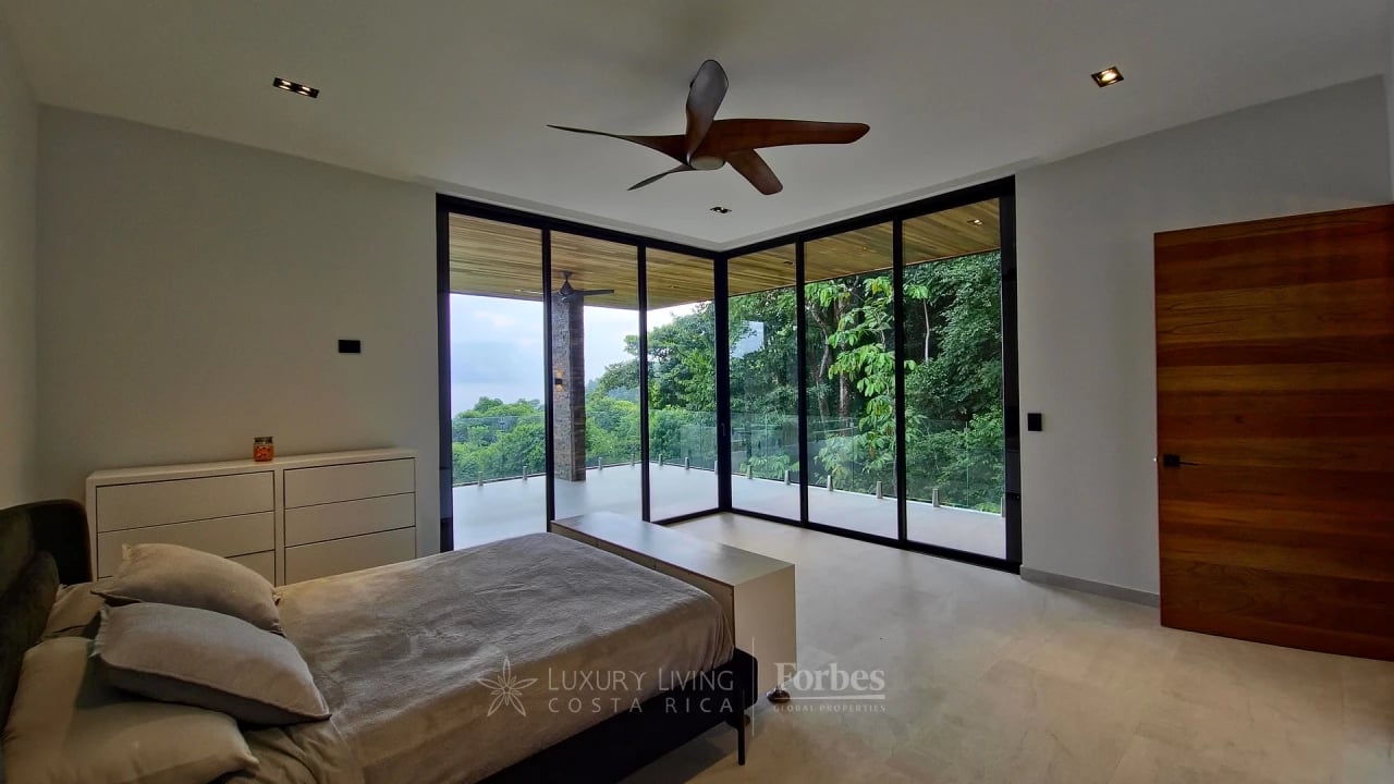 21094N - Luxury Ocean-View Villa in Costa Verde - The Jade Horizon