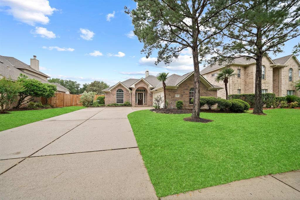 2347 Golden Shores Ln