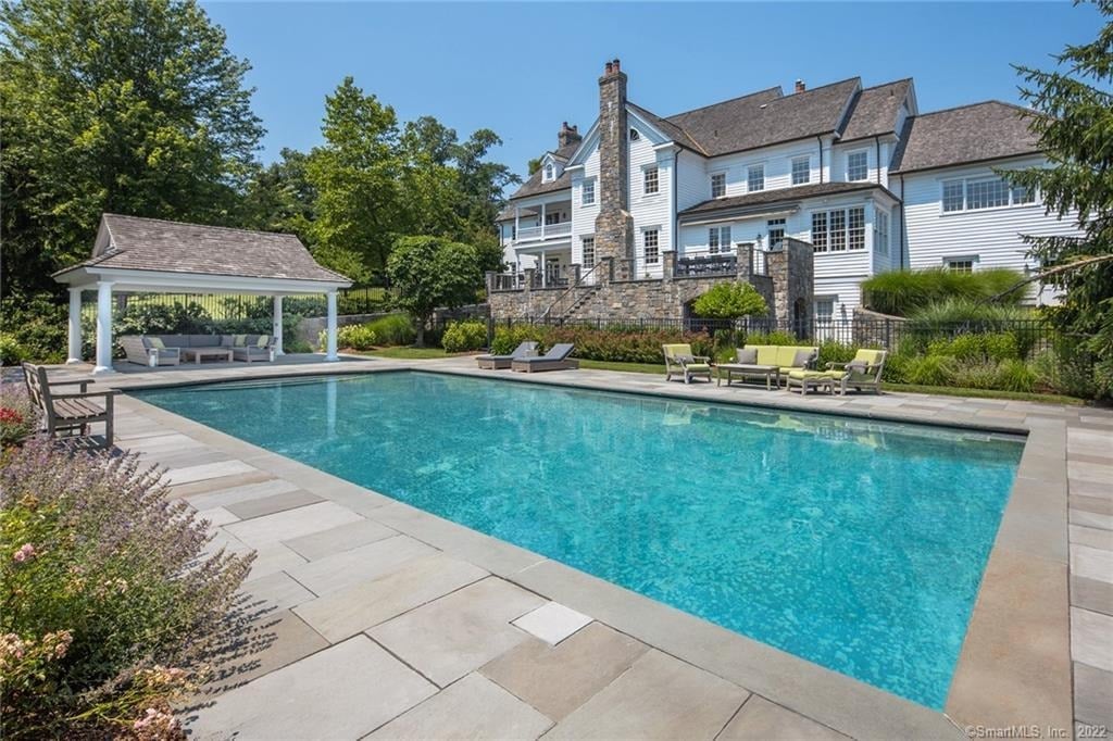 32 Clapboard Hill Rd