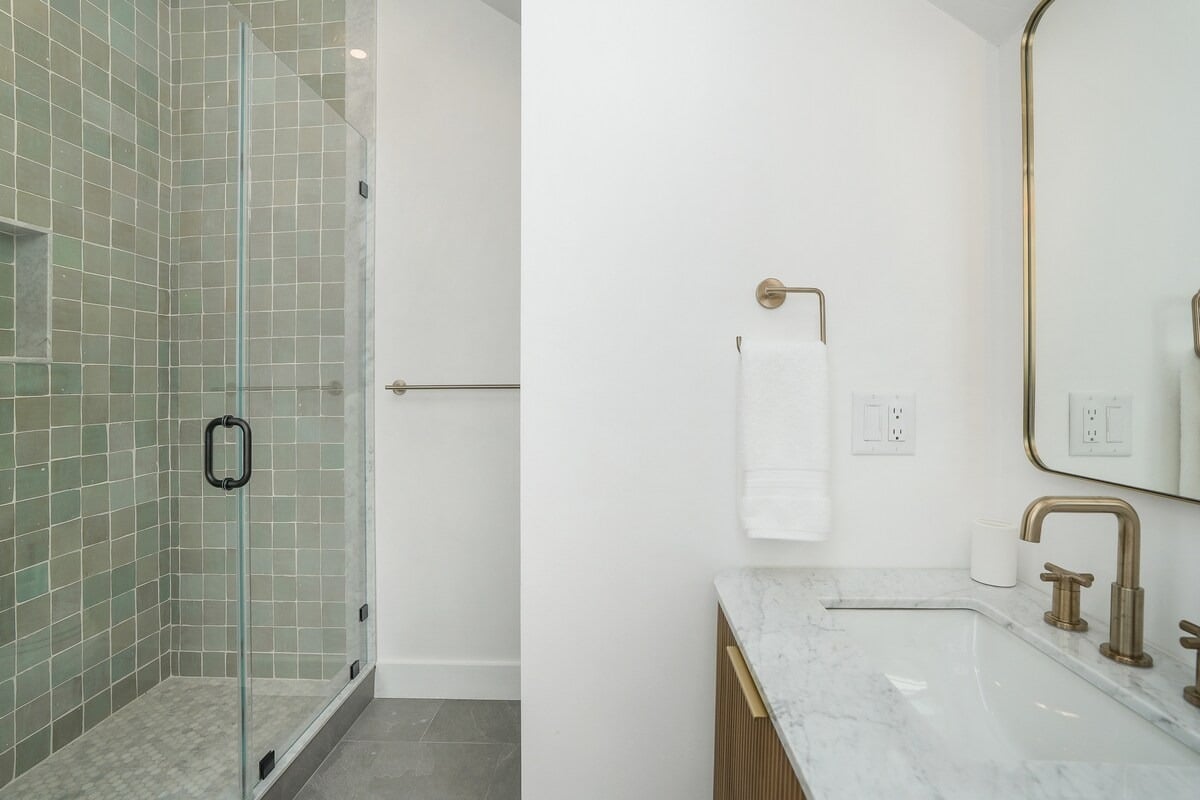 Oak Bluffs Renovated Retreat