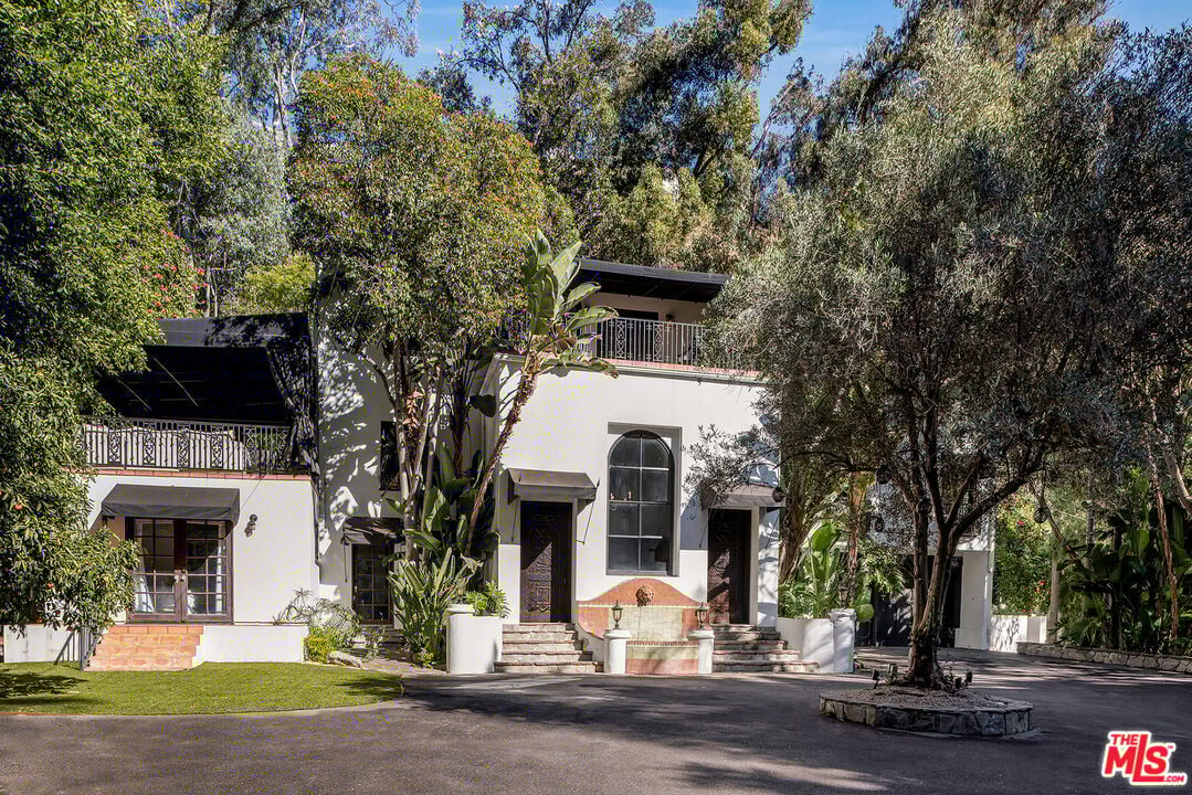 Velaris Estate, Laurel Canyon Blvd, 90046