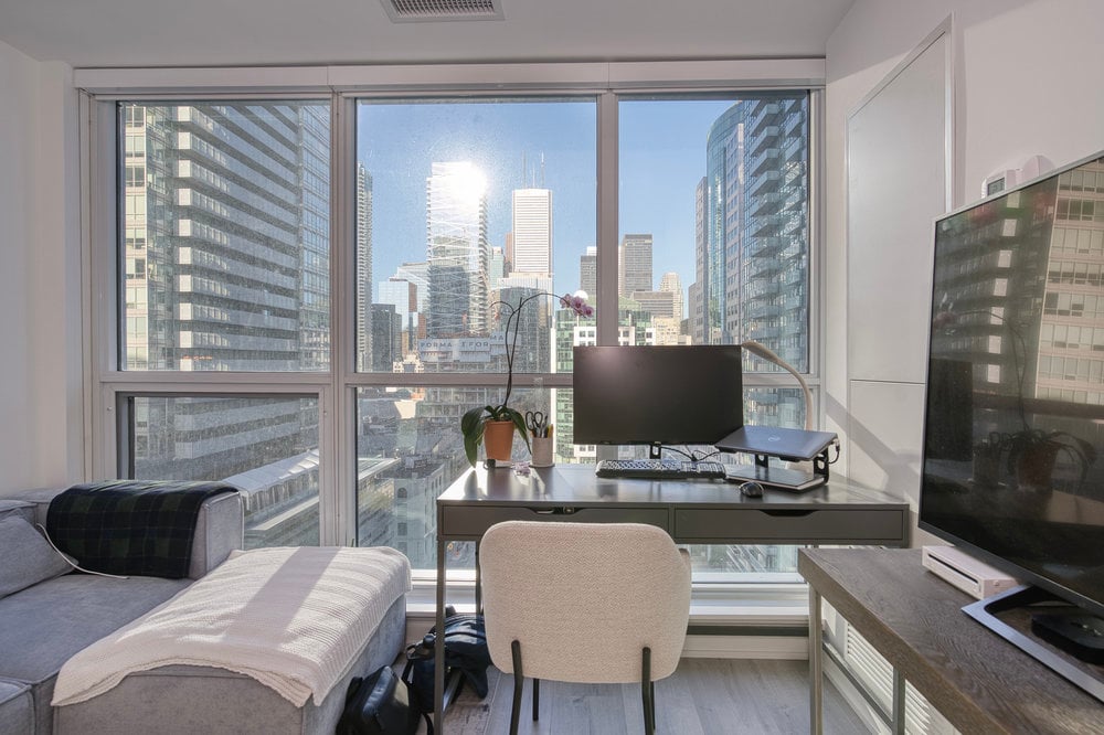 327 King Street W 1408