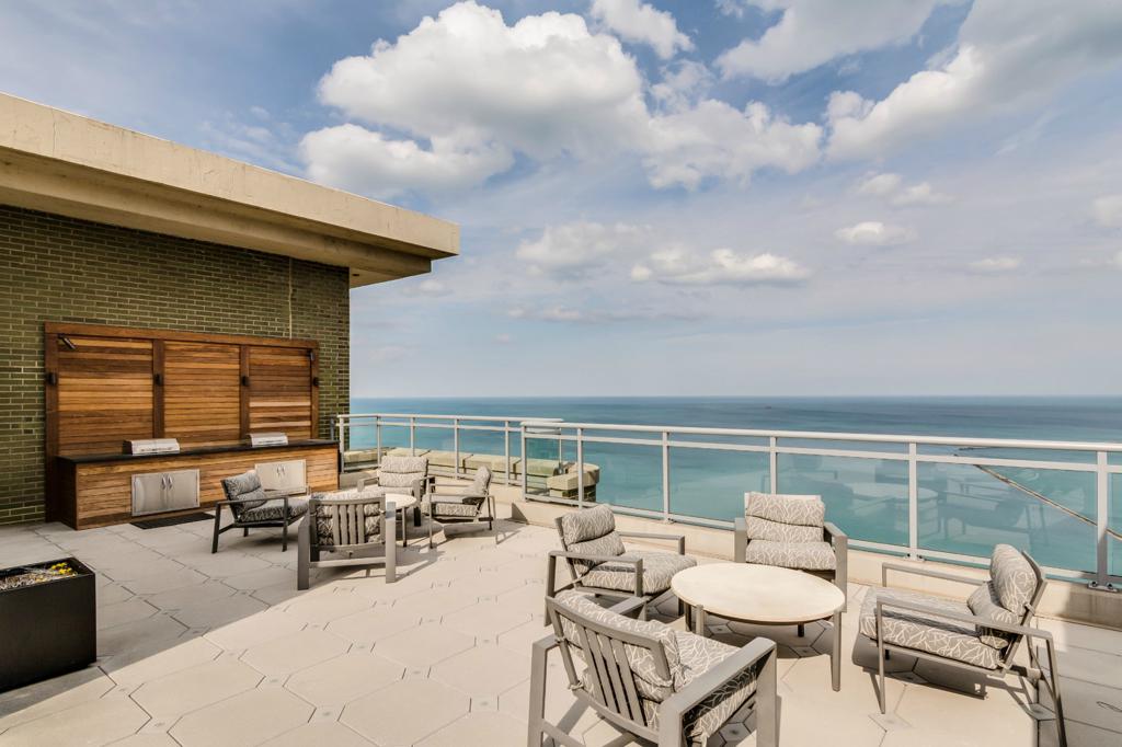 Premiere Gold Coast Condo: 1040 N. Lake Shore #18B