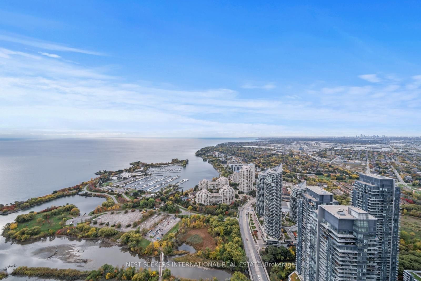 LUXURY AT SKYTOWER 