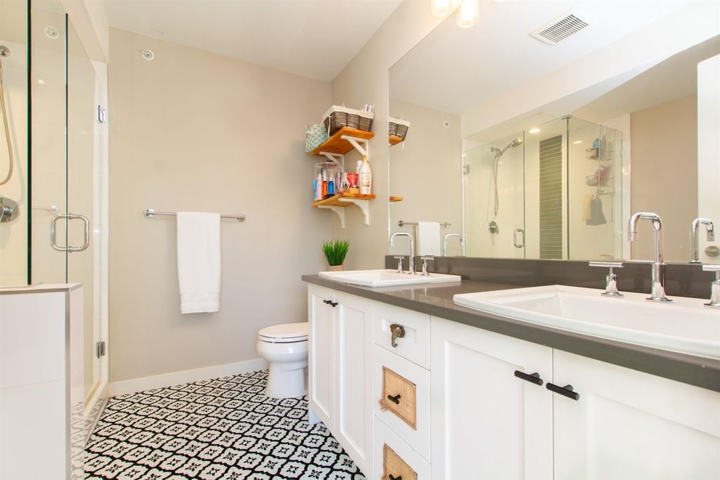1220 Shannon Ln