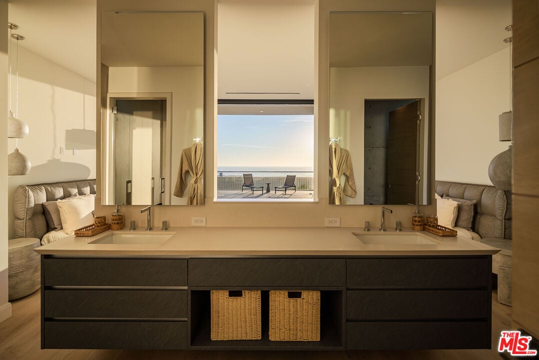 Palisades Beach Rd, 90403