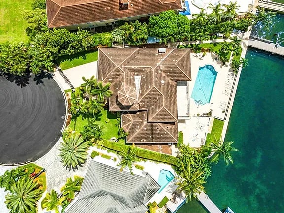 1010 Pine Point Road
