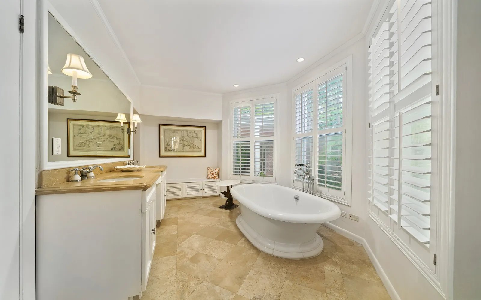Magnificent Lyford Cay Beachfront Estate