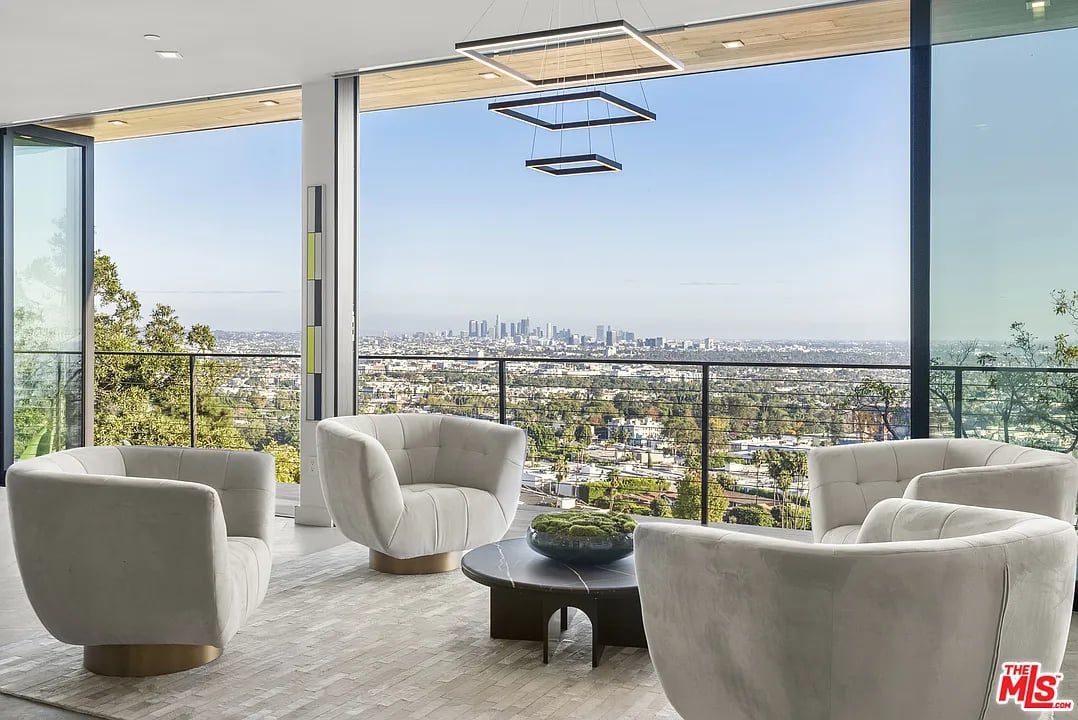 8130 W Laurel View Dr